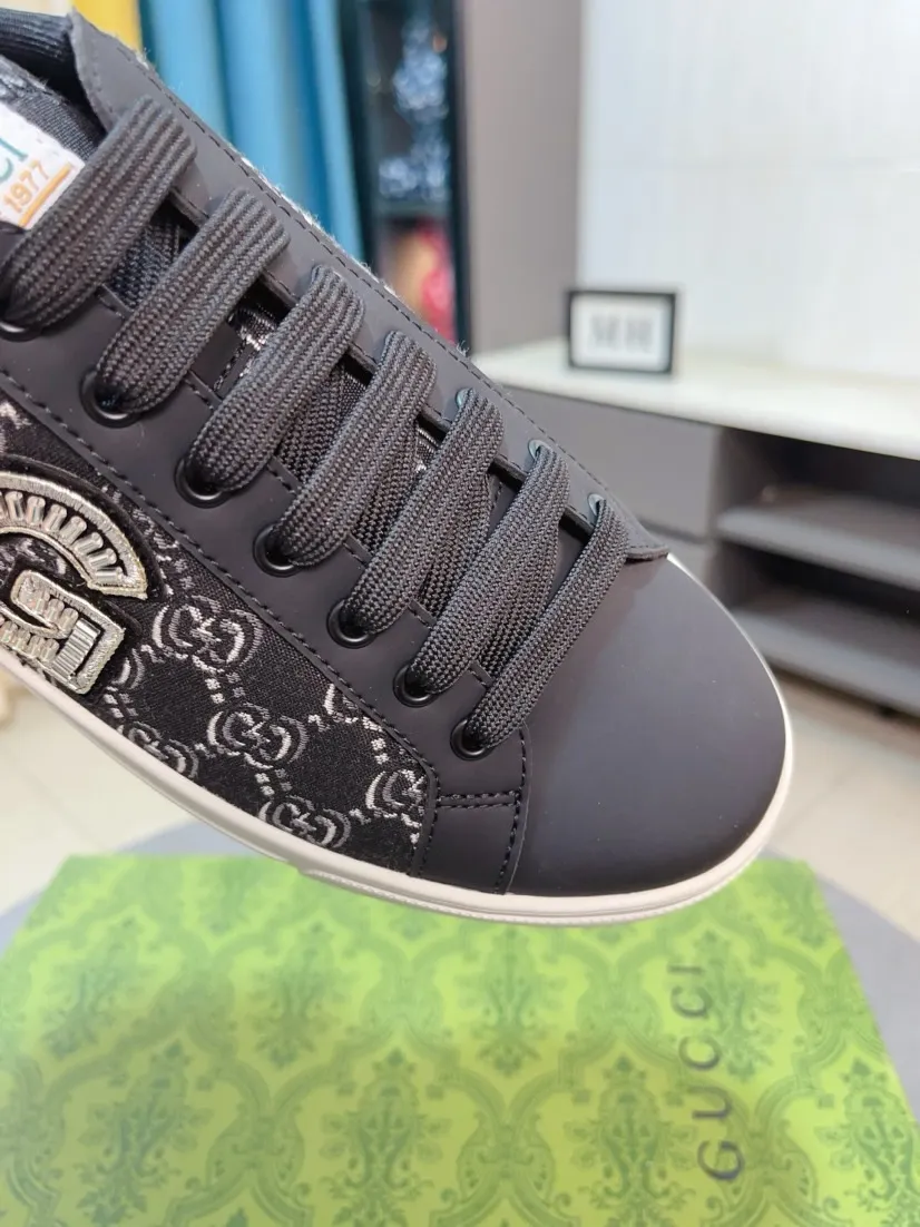 Men's men's shoes 💰400🌹🌹Gucci [Gucci] new model is on the market, the picture above is a must-sell. Top luxury brand, the latest fashionable casual men's shoes, trendy and versatile style, relaxed and sporty style, upper imported from Italy crocodile pattern cowhide ➕ genuine leather lining and ultra-fine workmanship. Original personalized and fashionable semi-air cushion raised outsole, light and comfortable on the foot, size 38-44
